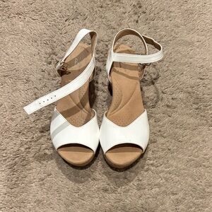 Clarks Elegant White and Tan Sandals